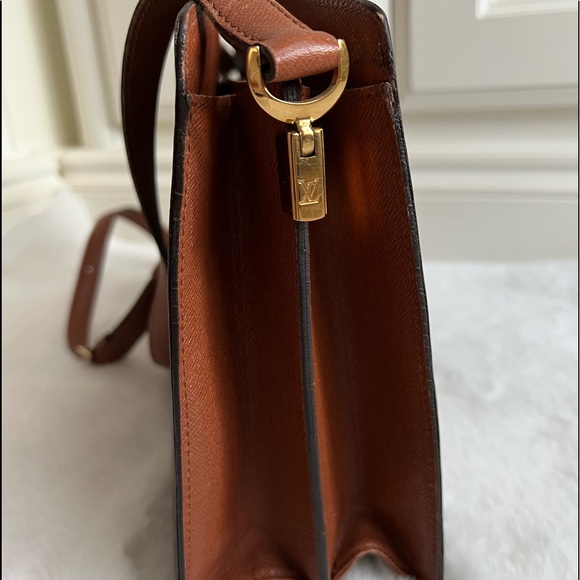 Authentic Louis Vuitton Courcelles Shoulder Bag/ Crossbody - Picture 5 of 15